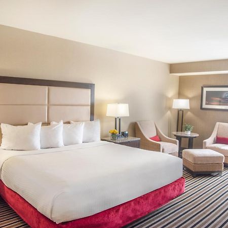 The Madison Concourse Hotel Екстериор снимка