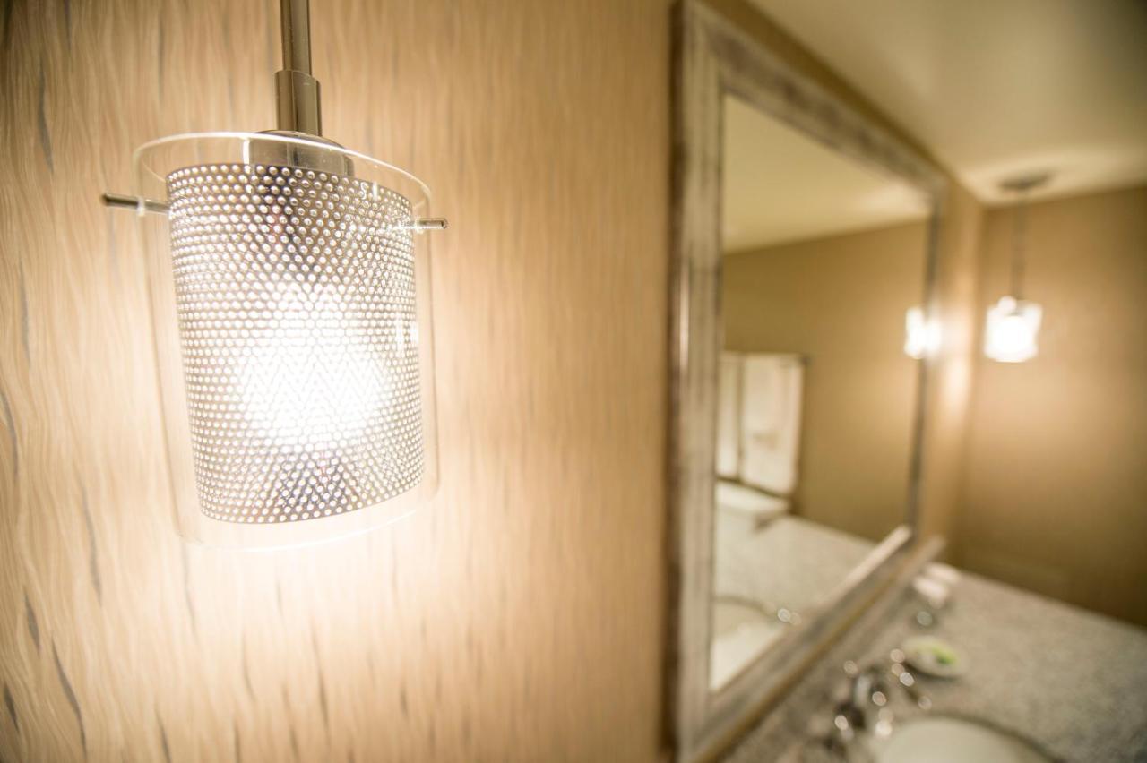 The Madison Concourse Hotel Екстериор снимка