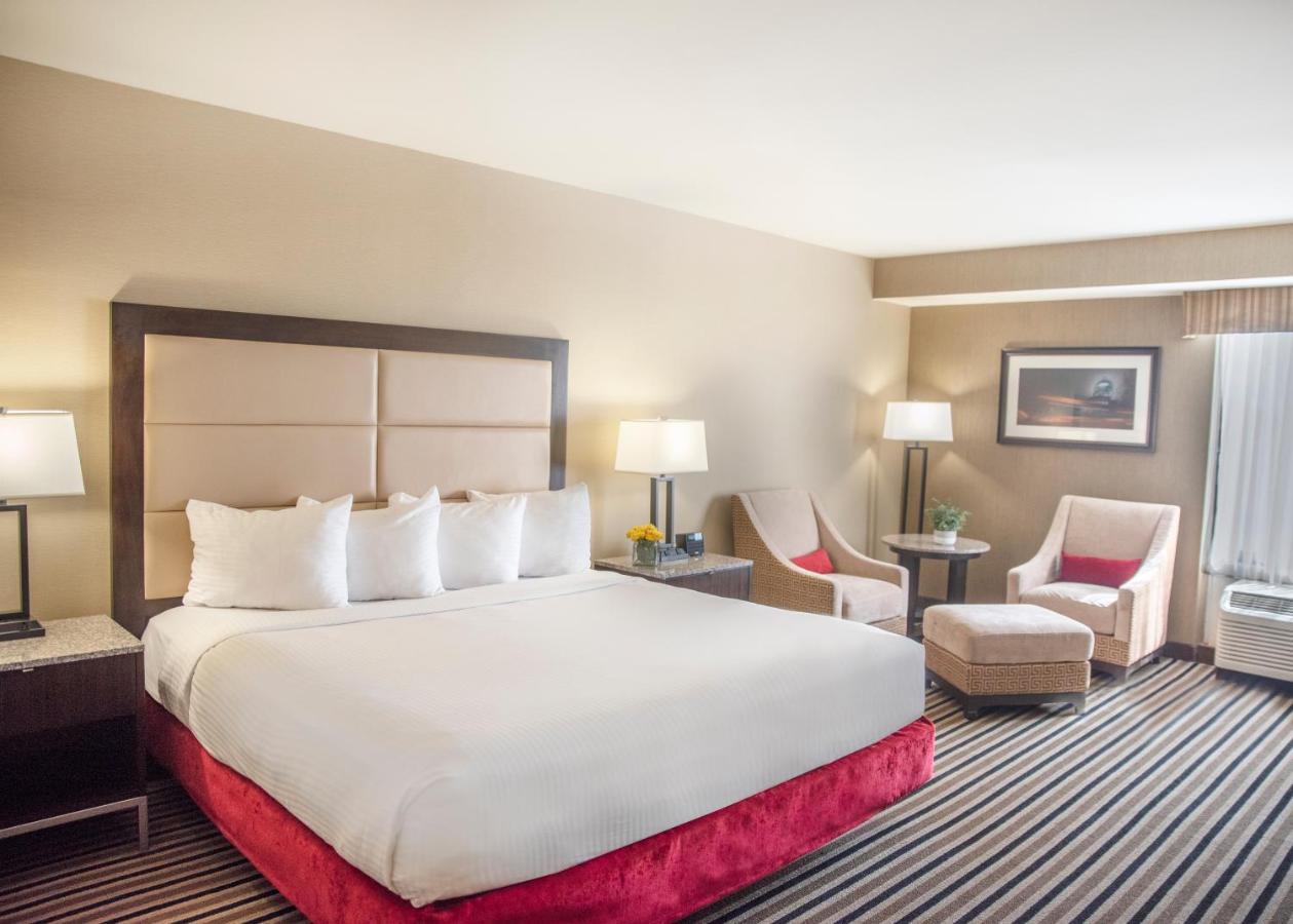 The Madison Concourse Hotel Екстериор снимка