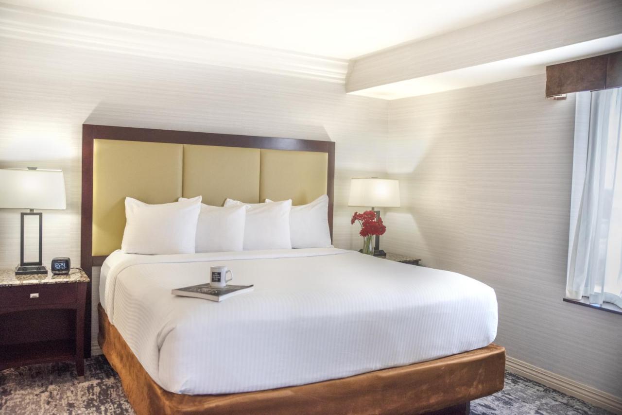 The Madison Concourse Hotel Екстериор снимка