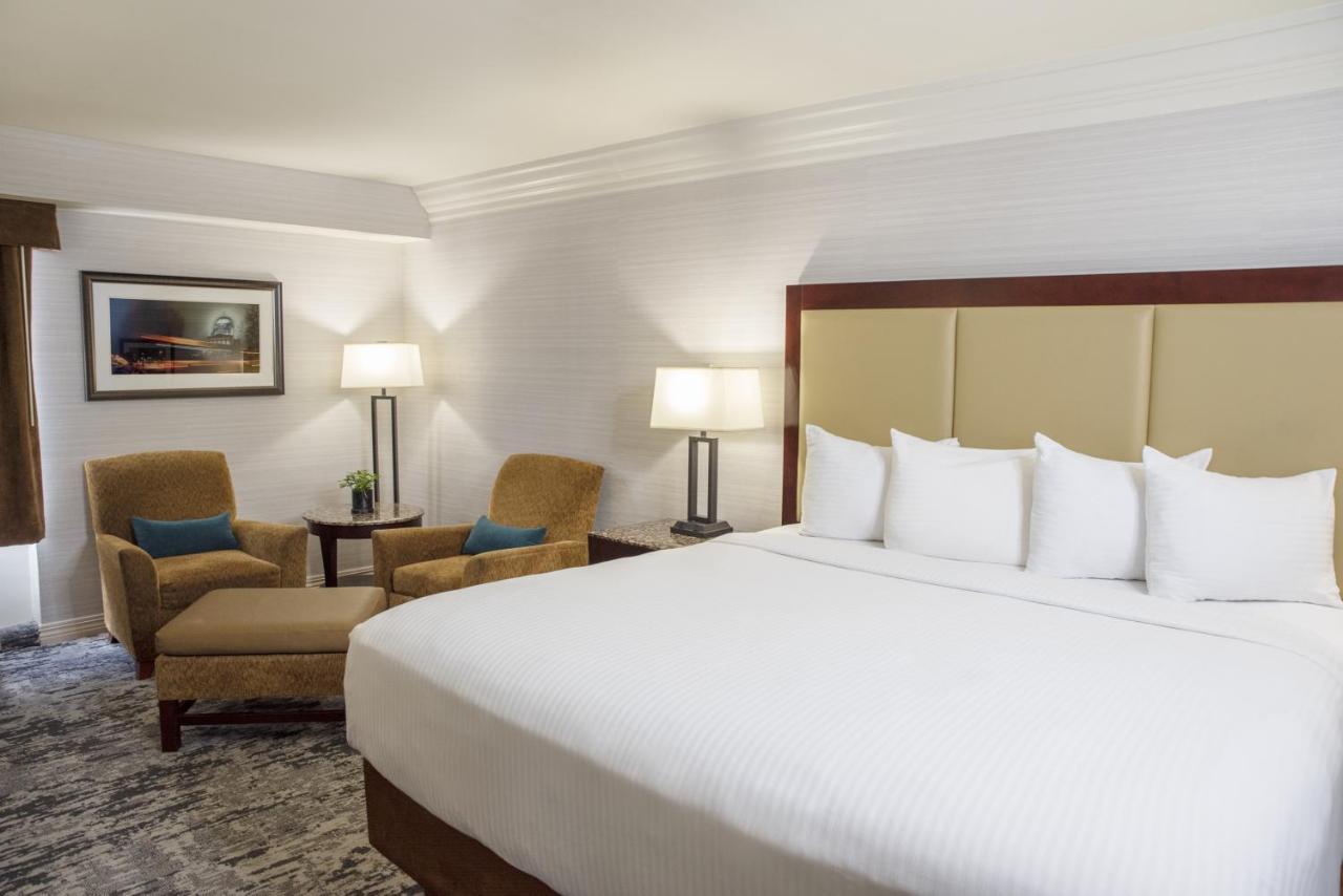 The Madison Concourse Hotel Екстериор снимка