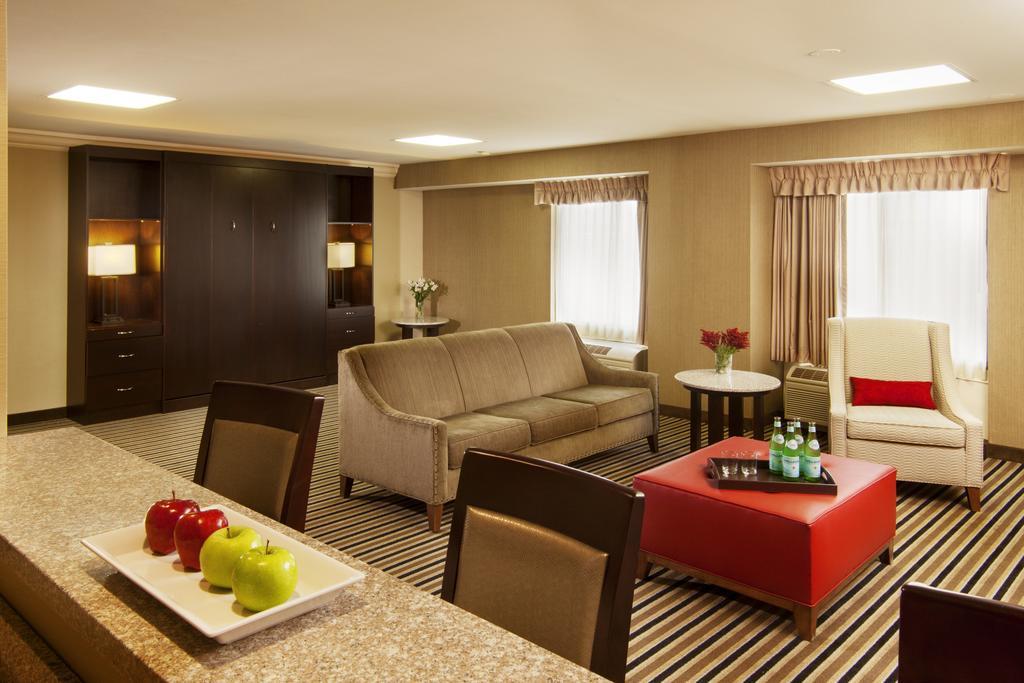 The Madison Concourse Hotel Екстериор снимка