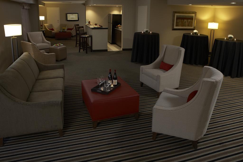 The Madison Concourse Hotel Екстериор снимка