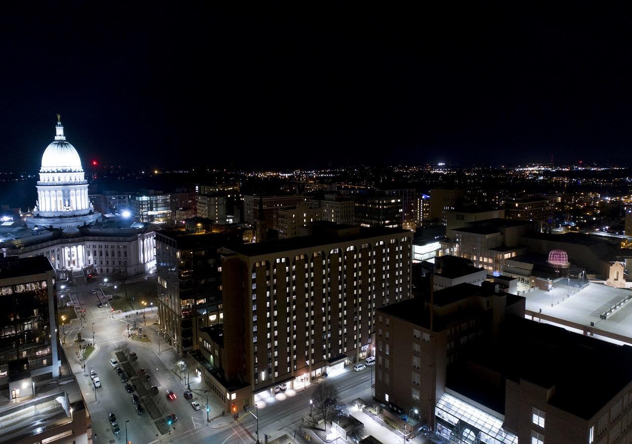 The Madison Concourse Hotel Екстериор снимка