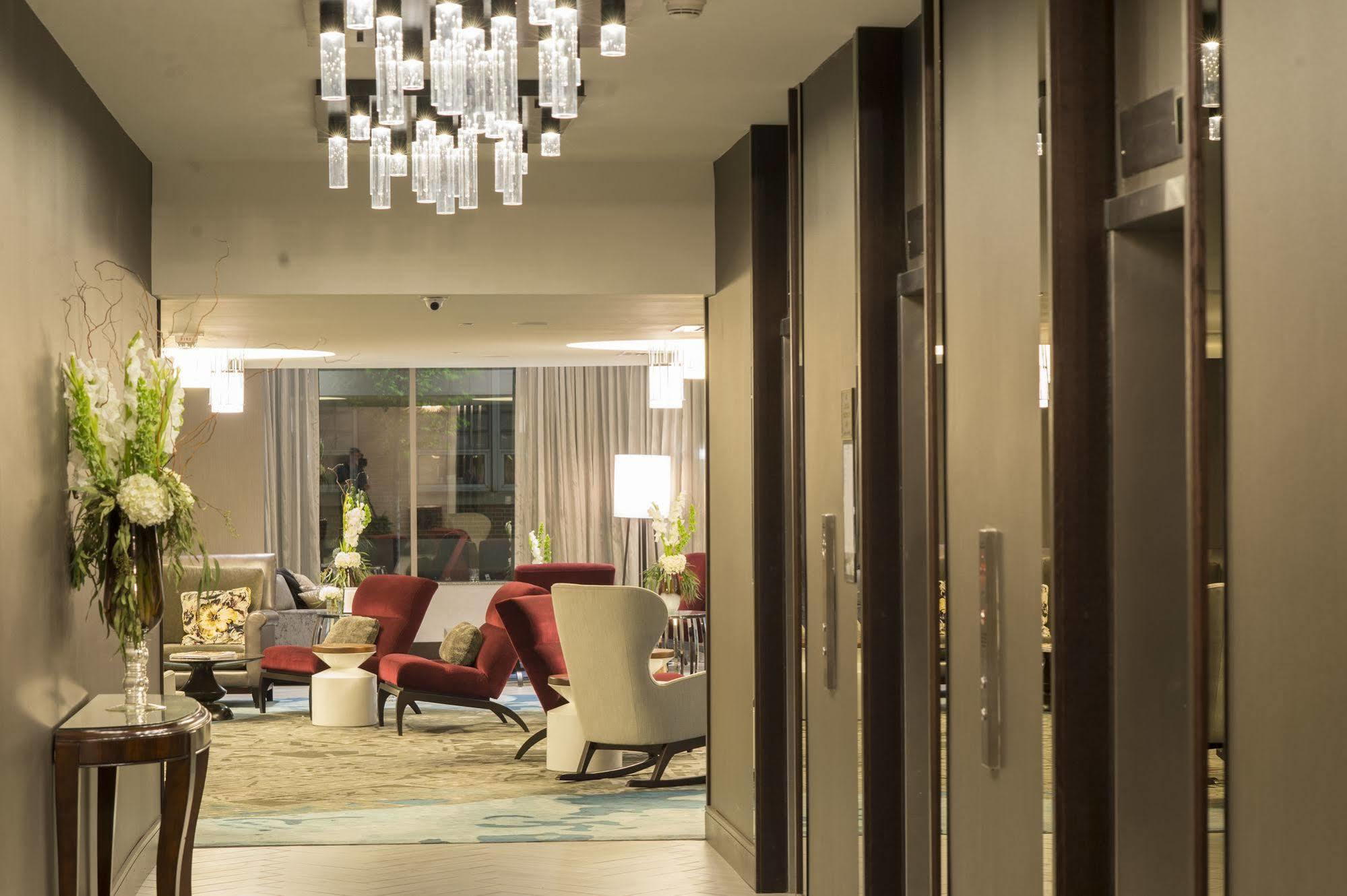 The Madison Concourse Hotel Екстериор снимка