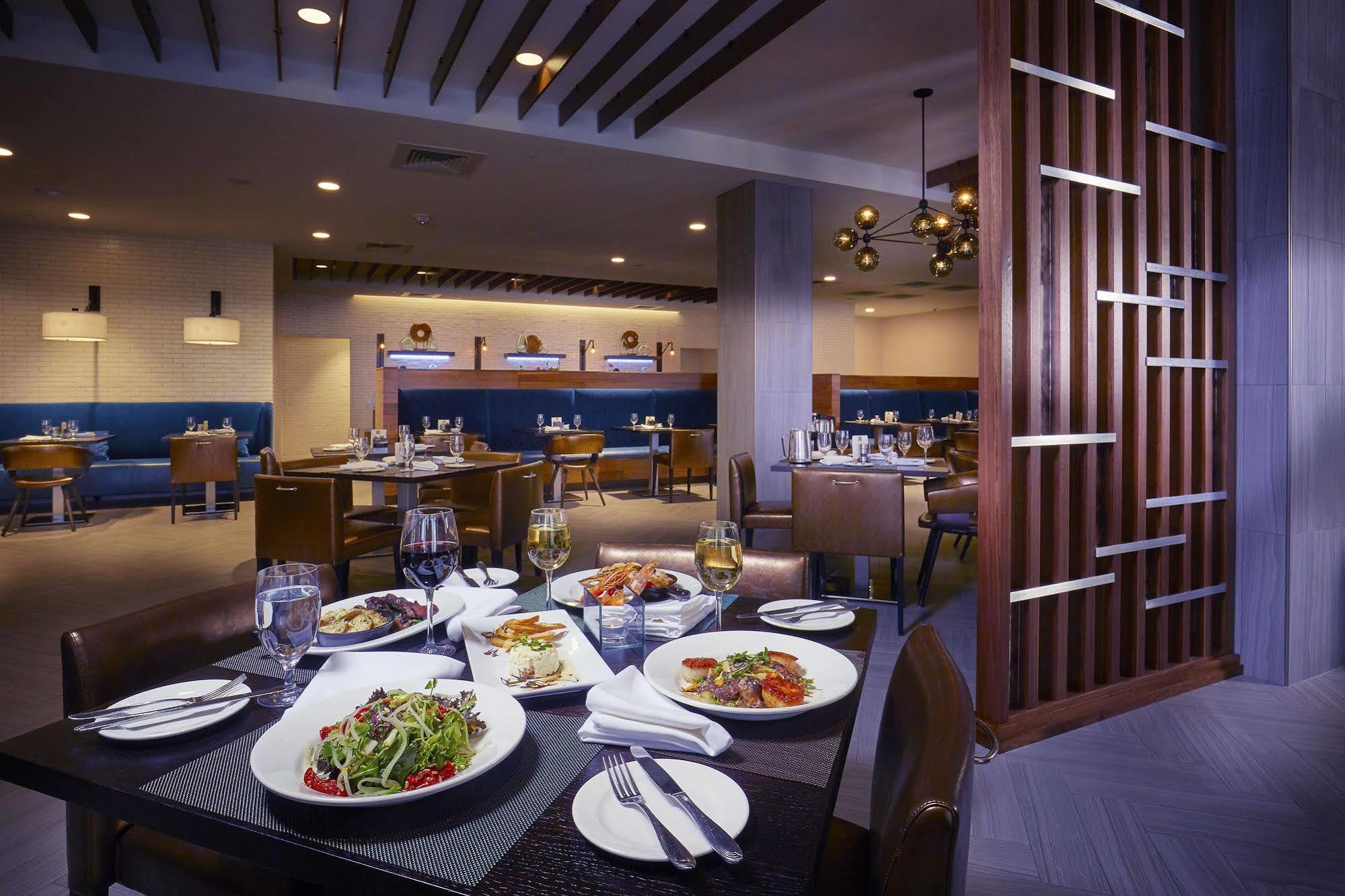 The Madison Concourse Hotel Екстериор снимка