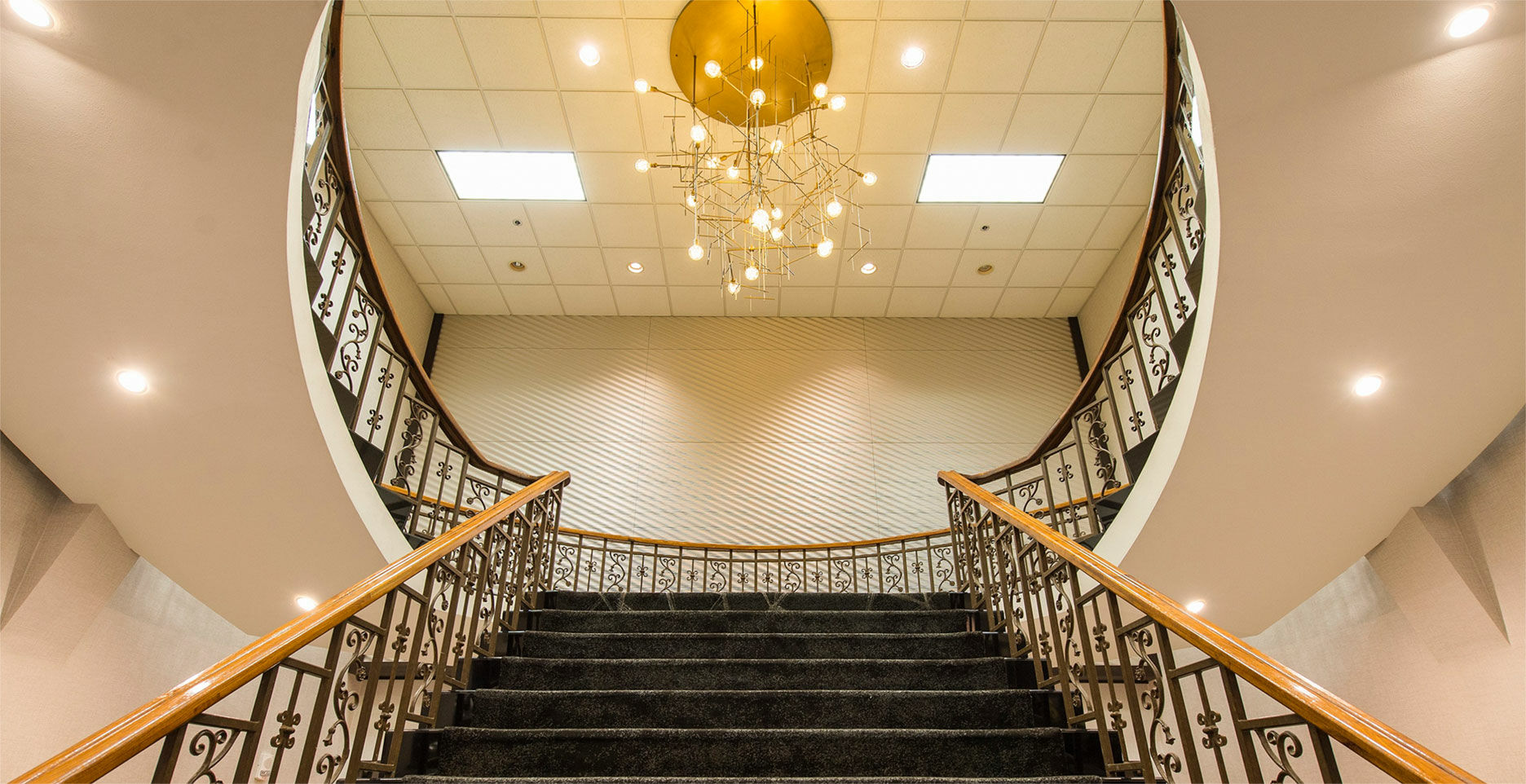 The Madison Concourse Hotel Екстериор снимка