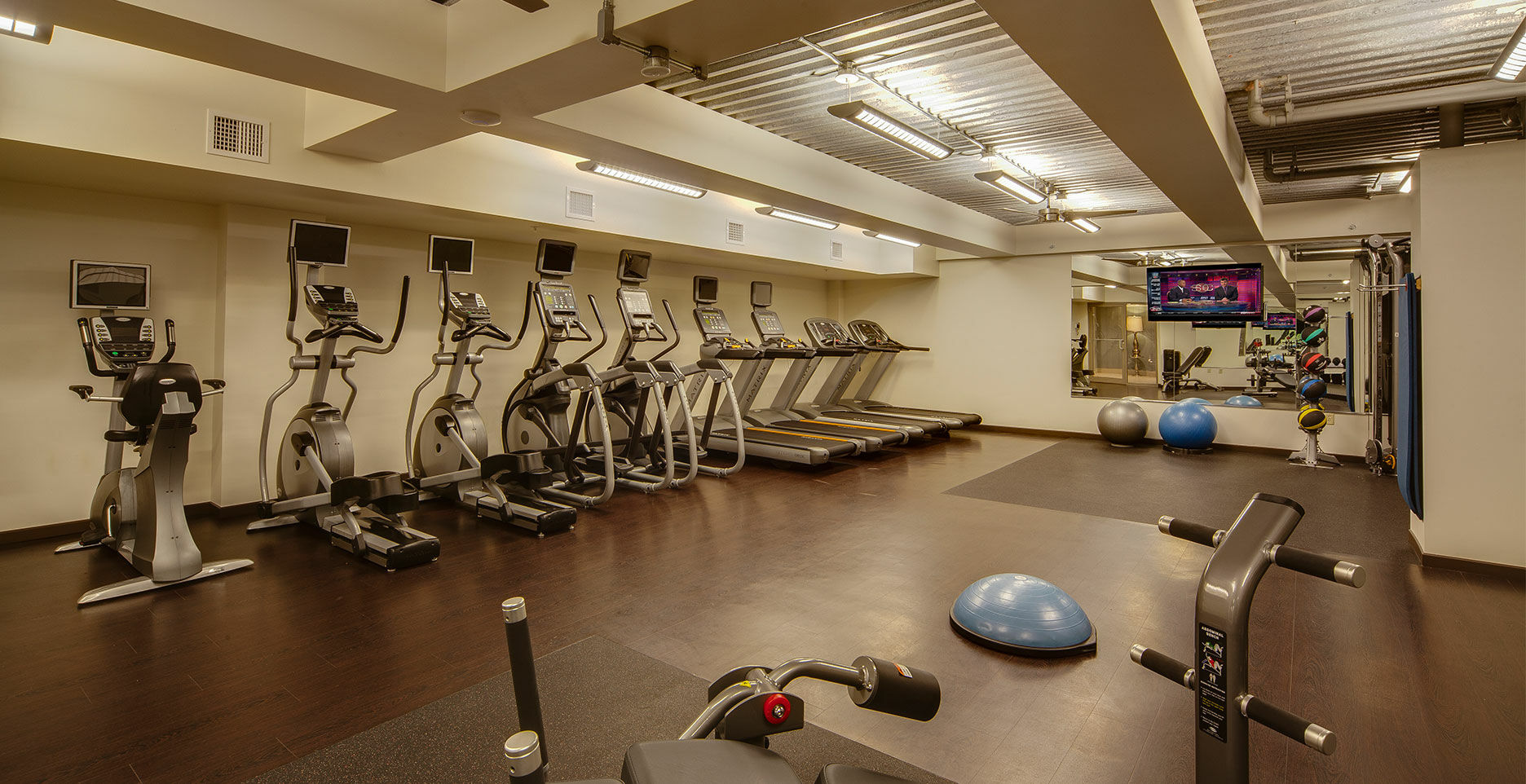 The Madison Concourse Hotel Екстериор снимка